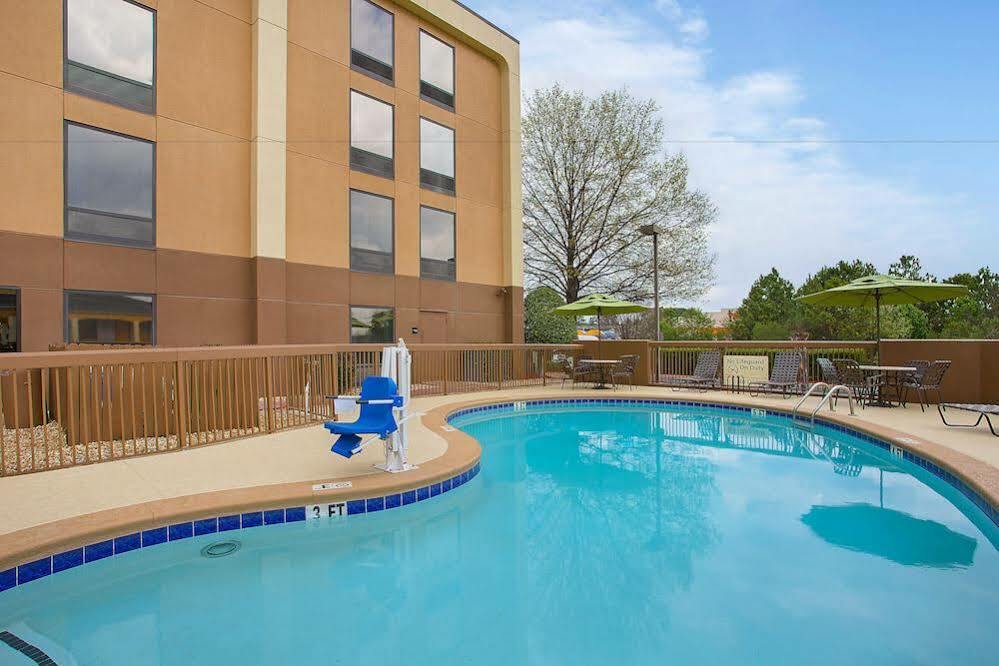 Hampton Inn Conyers Exterior photo